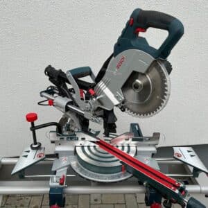 Kappsäge | Gehrungssäge | Paneelsäge inkl. Ständer | Marke: Bosch Professional - Miete