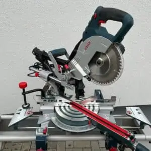 Kappsäge | Gehrungssäge | Paneelsäge inkl. Ständer | Marke: Bosch Professional - Miete